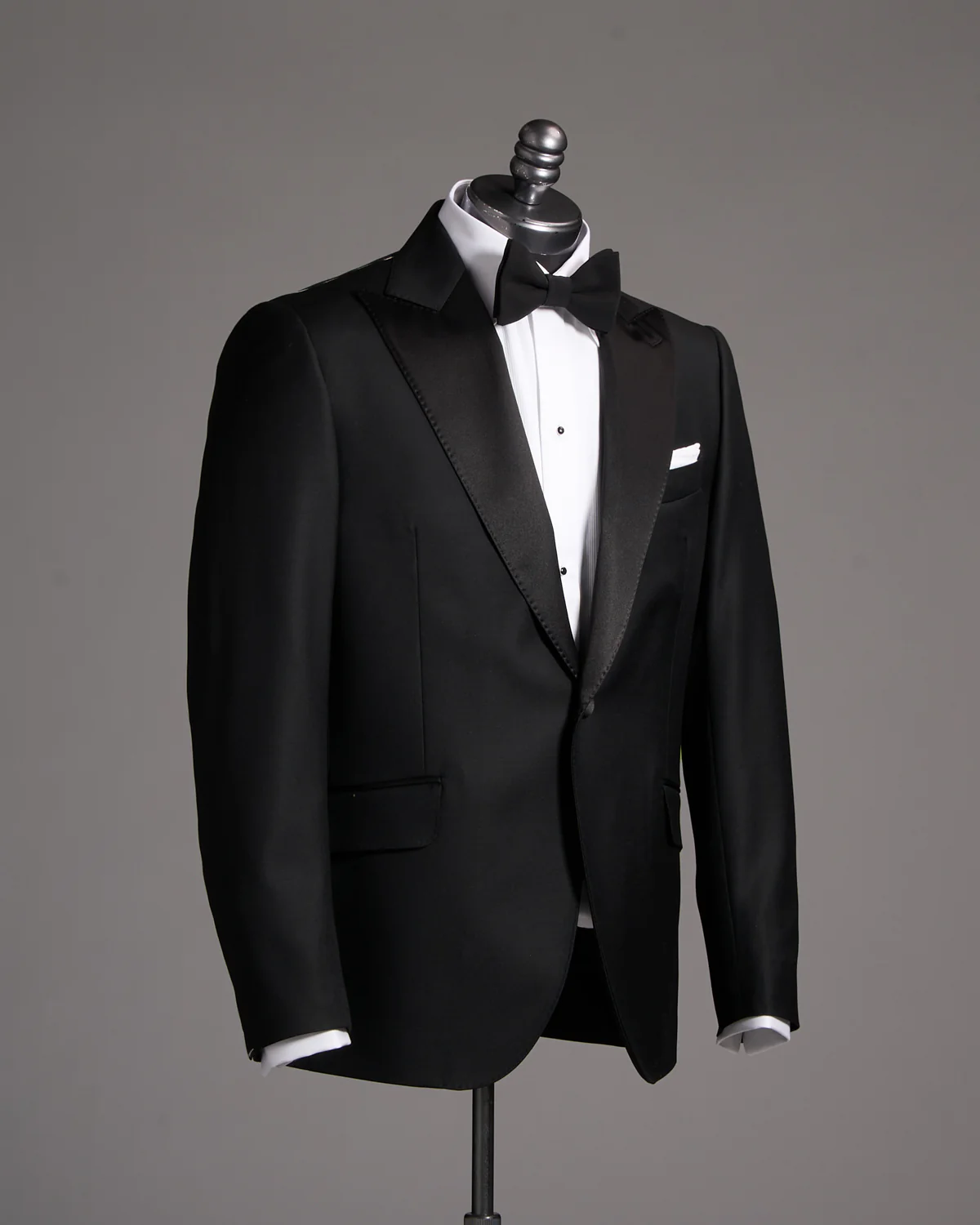 'Taylor' Black Peak Lapel Tuxedo Jacket