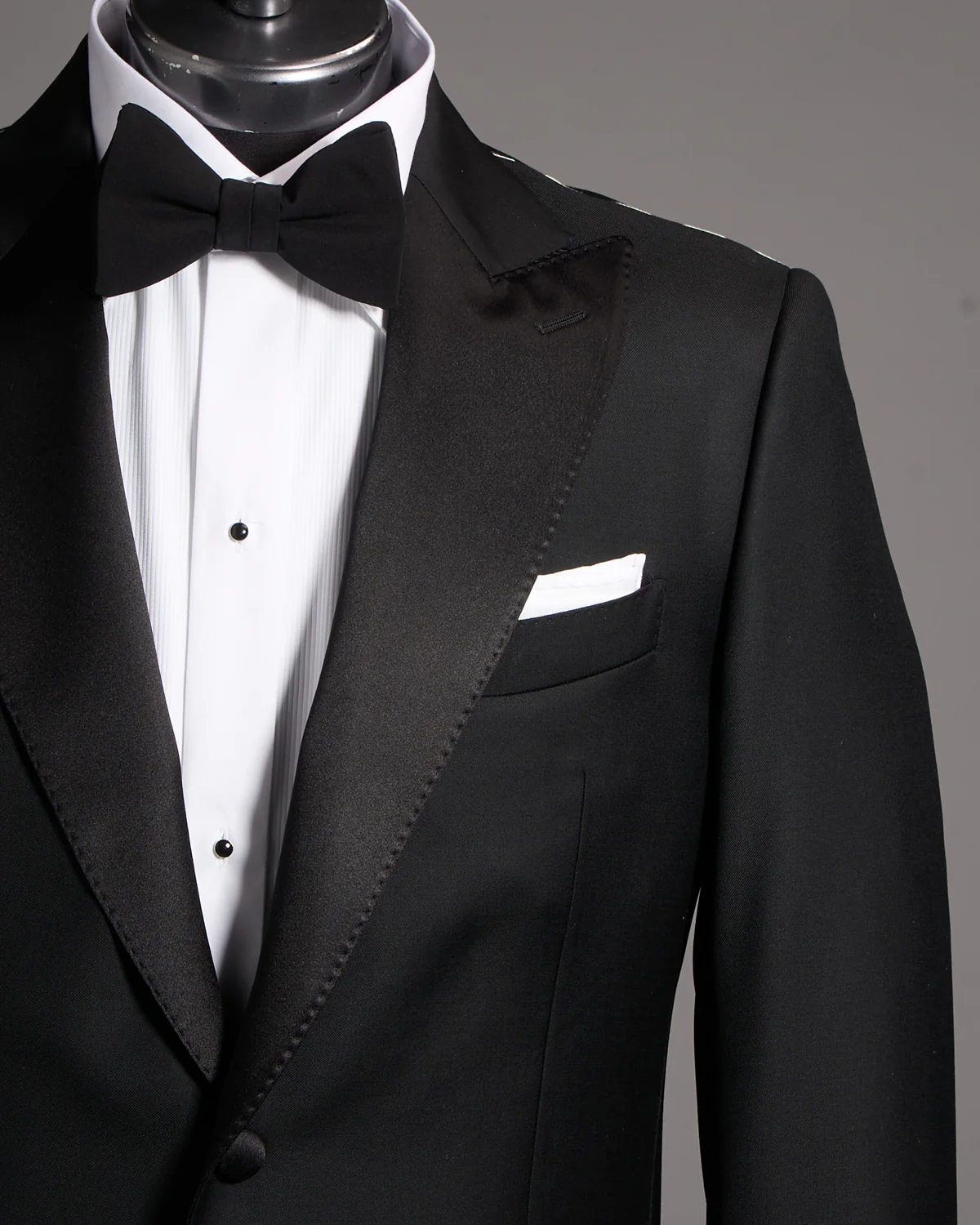 'Taylor' Black Peak Lapel Tuxedo Jacket - Image 2