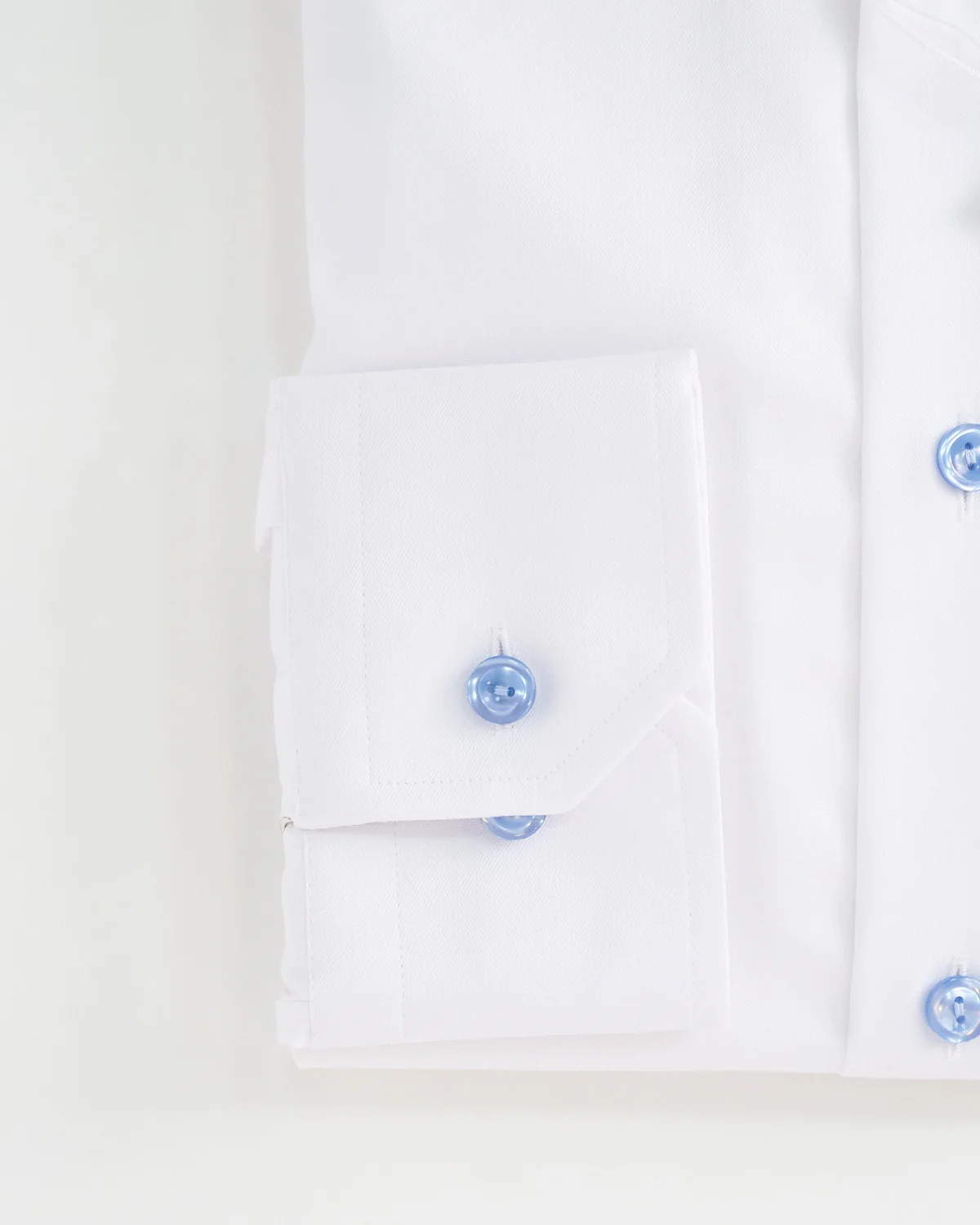 Signature White Twill Slim Shirt With Blue Buttons - Image 2