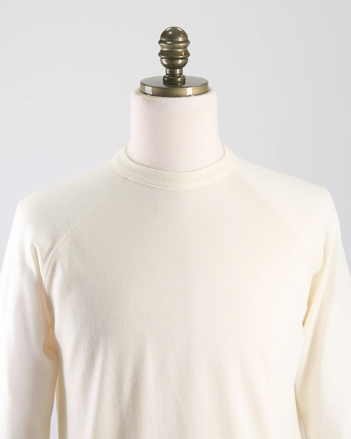 Elegant All-Season Fine Merino Crewneck - Image 3