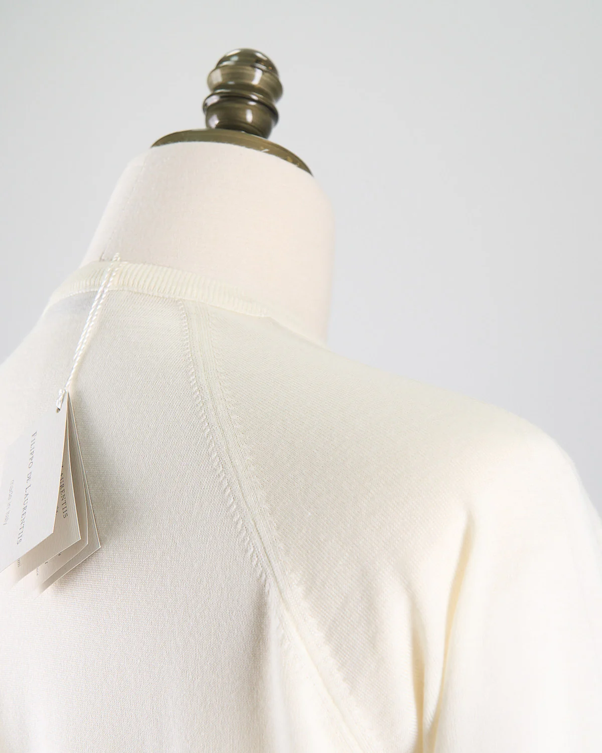 Elegant All-Season Fine Merino Crewneck - Image 5