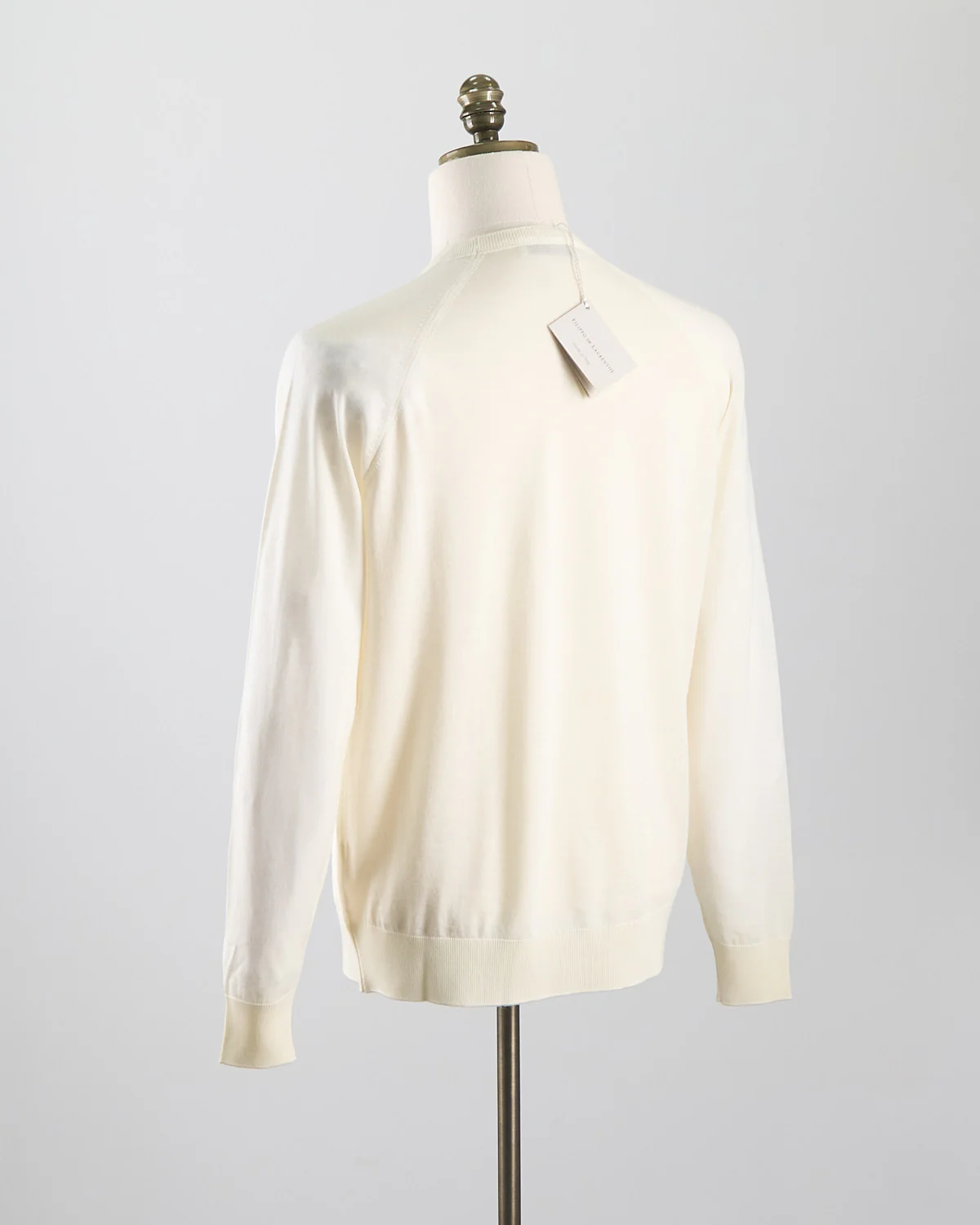 Elegant All-Season Fine Merino Crewneck - Image 7