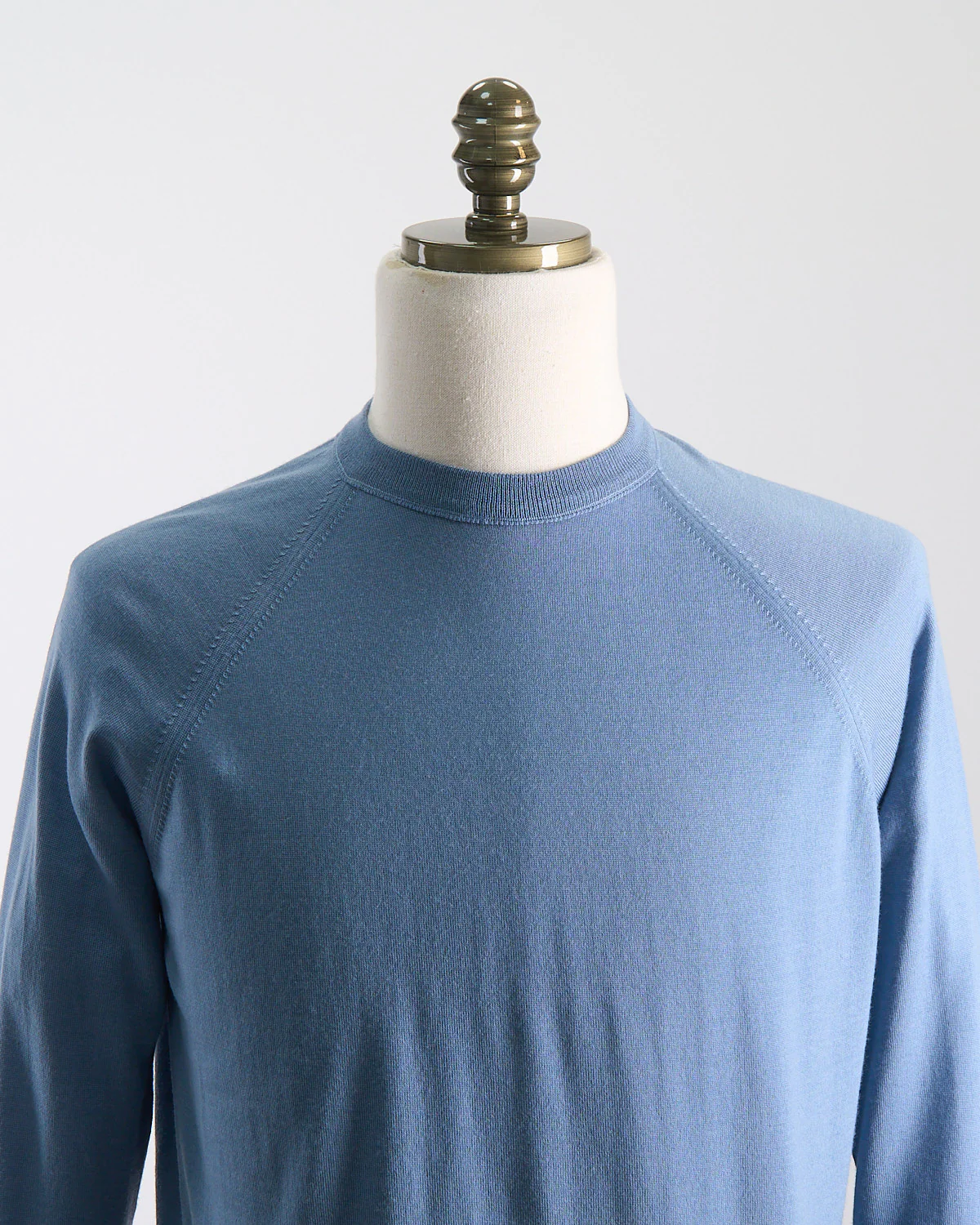 Elegant All-Season Fine Merino Crewneck - Image 3