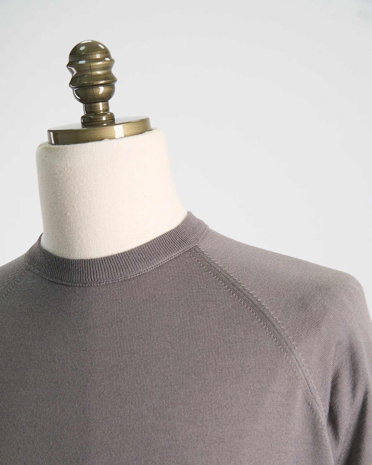 Elegant All-Season Fine Merino Crewneck - Image 2