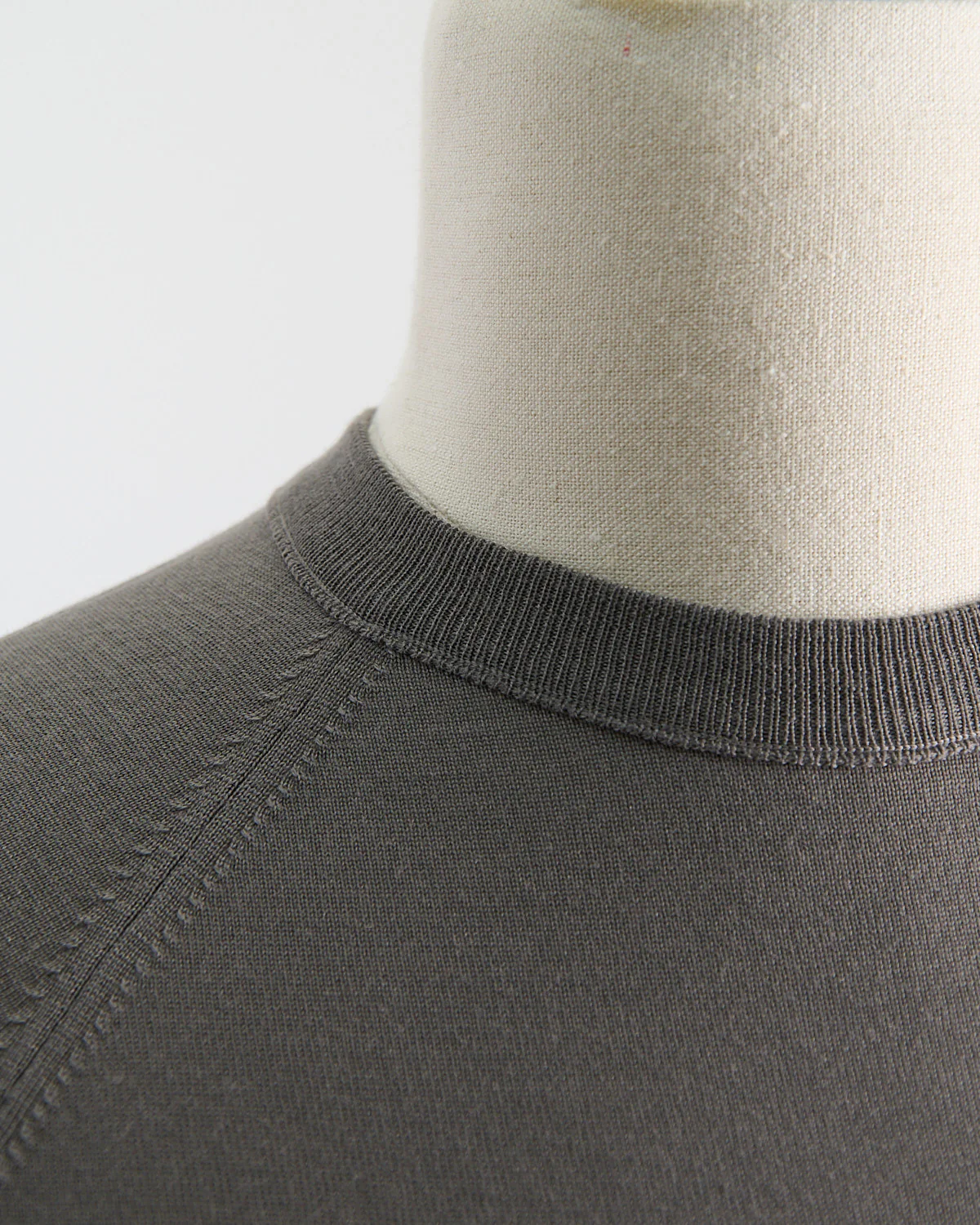 Elegant All-Season Fine Merino Crewneck - Image 5