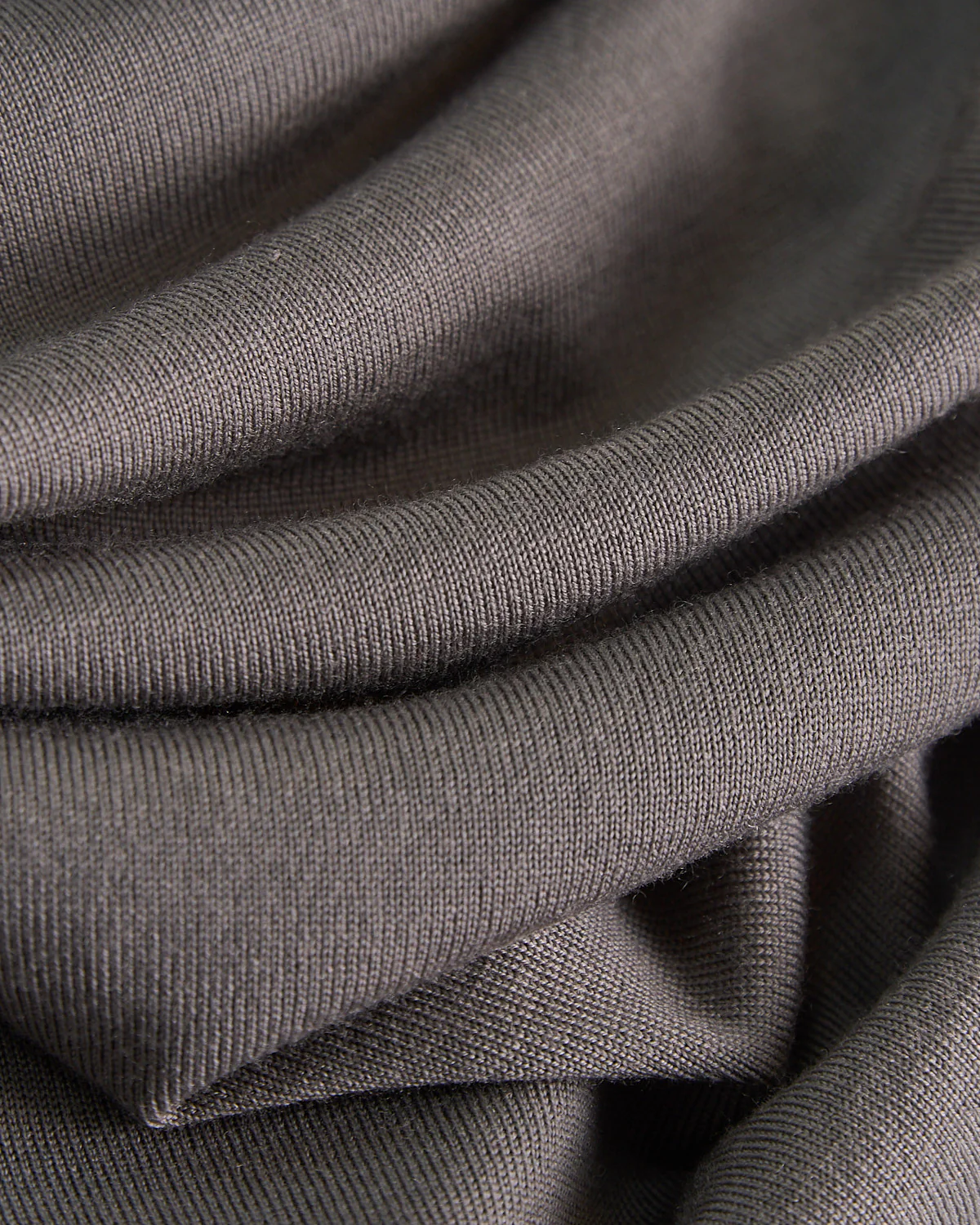 Elegant All-Season Fine Merino Crewneck - Image 7