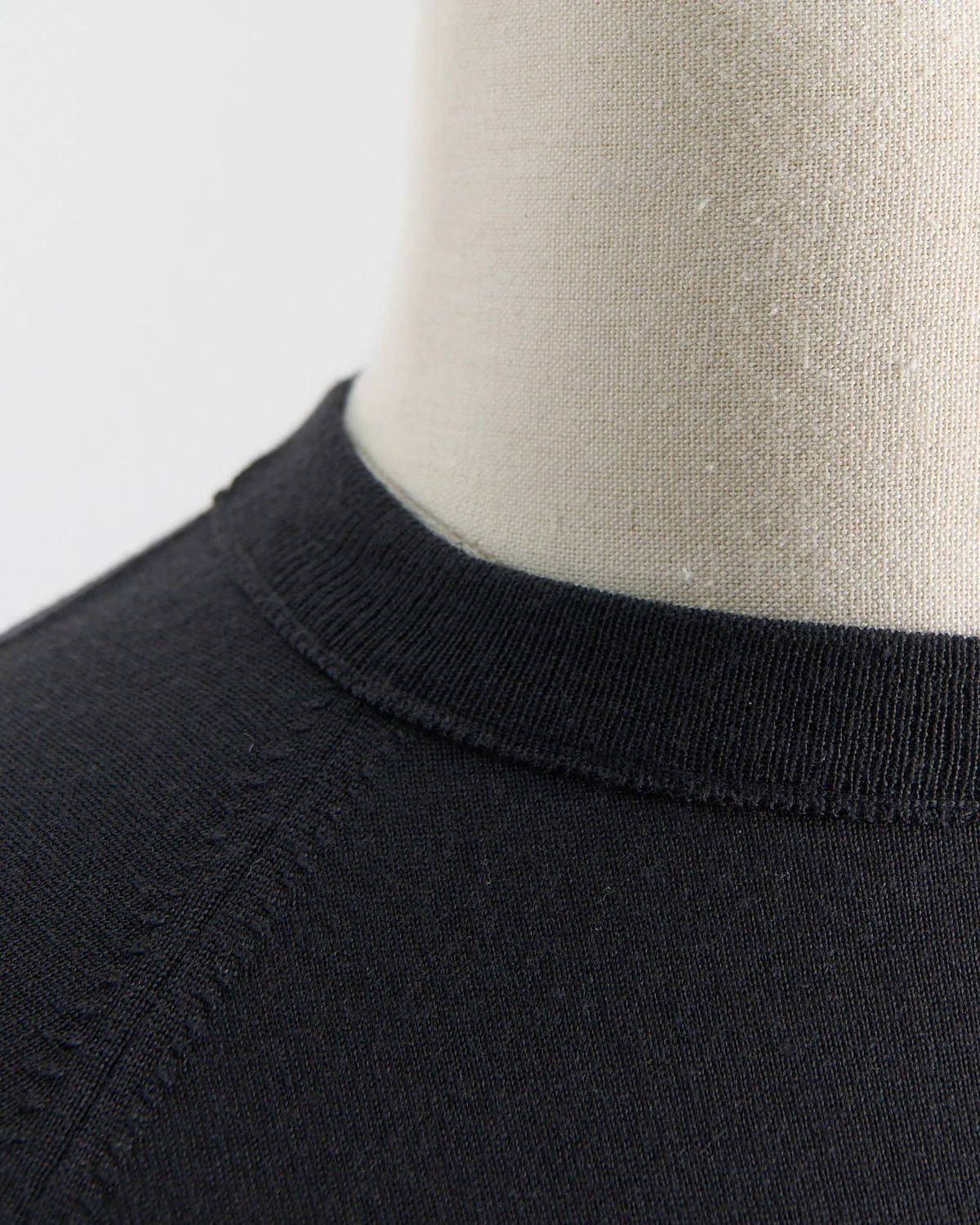 Elegant All-Season Fine Merino Crewneck - Image 5
