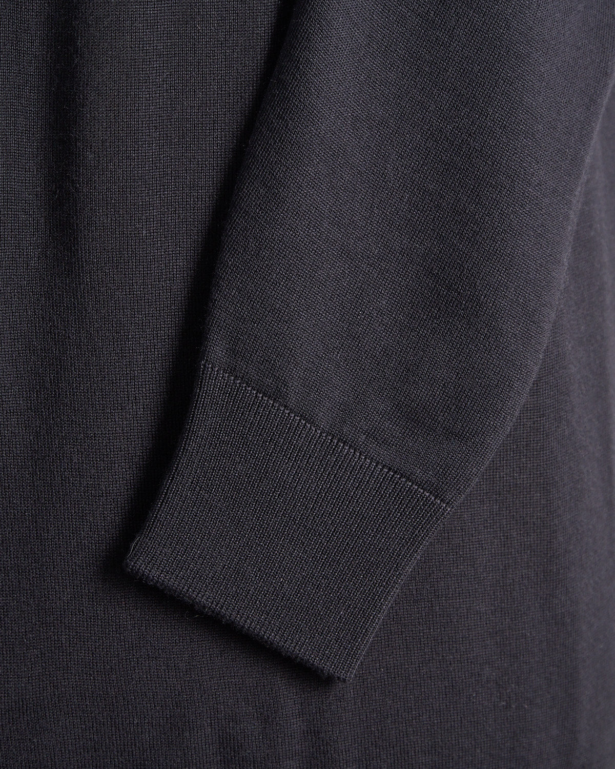 Elegant All-Season Fine Merino Crewneck - Image 6