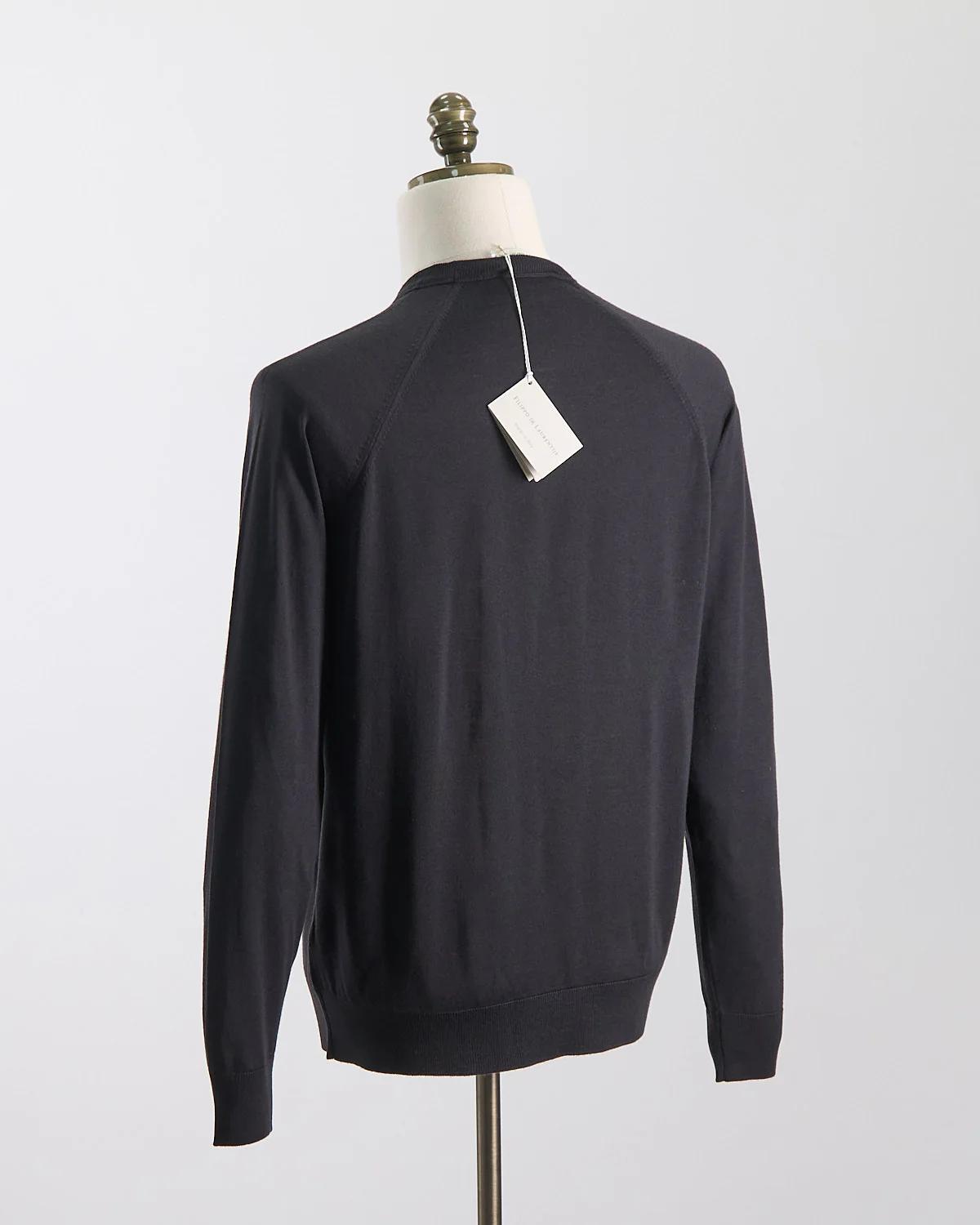 Elegant All-Season Fine Merino Crewneck - Image 8