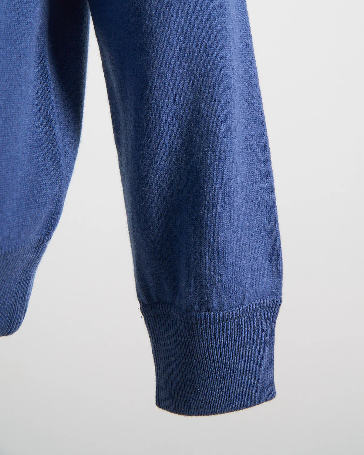 Wardrobe Staple Cashmere Blend Raglan Crewneck Casual Sweater - Image 6