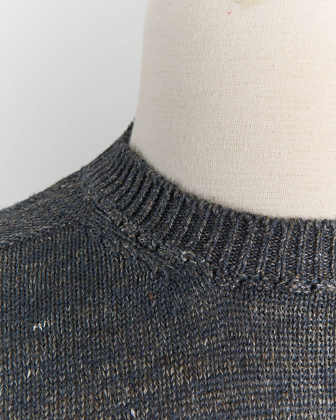 100% Washed Linen Stretch Crewneck - Image 3
