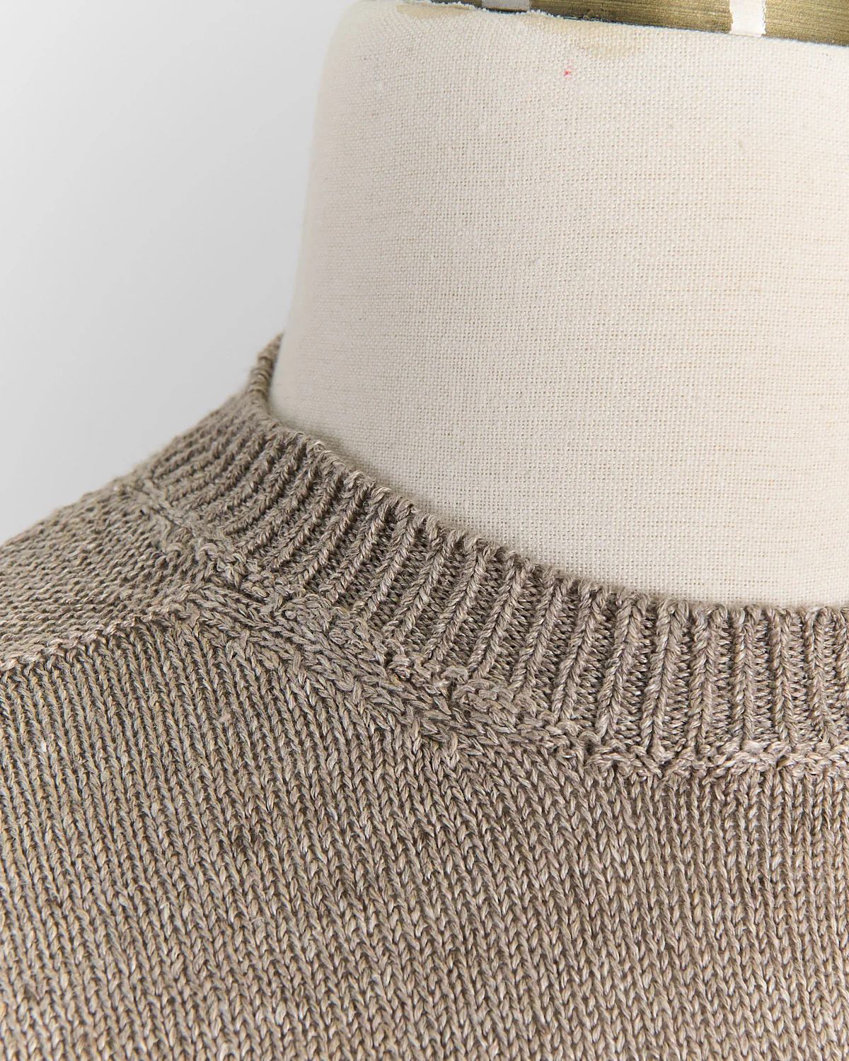 100% Washed Linen Stretch Crewneck - Image 3