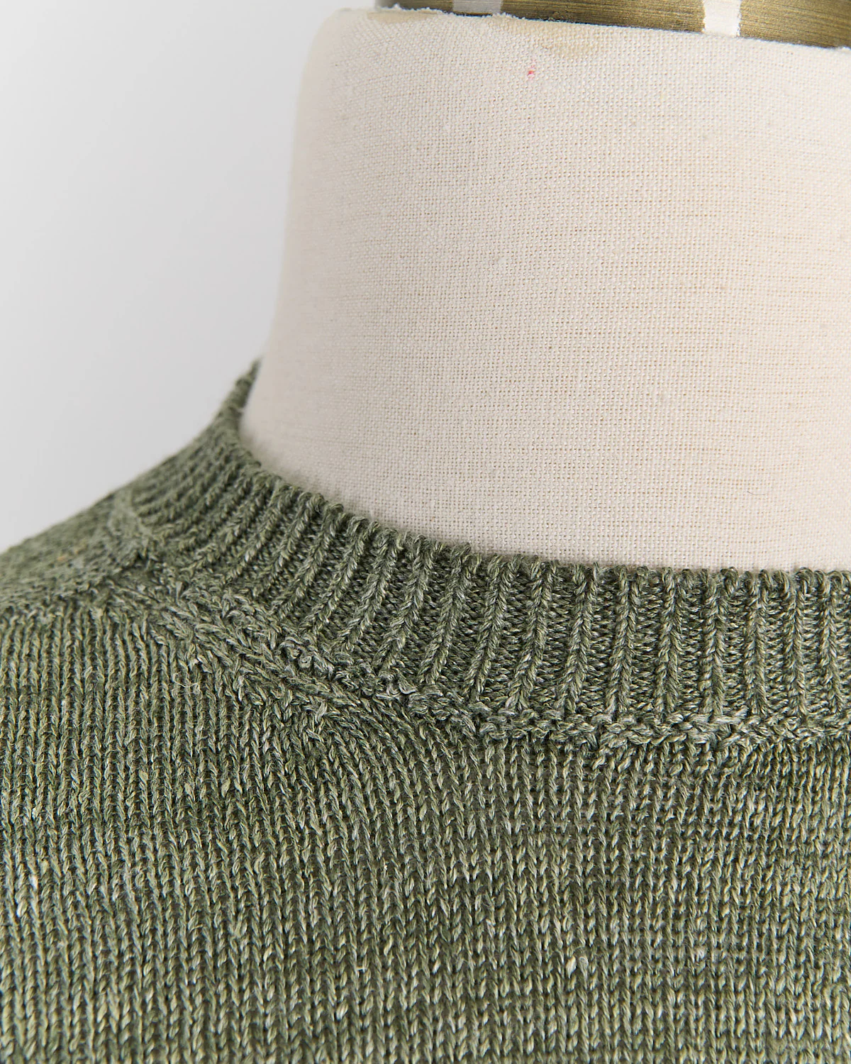100% Washed Linen Stretch Crewneck - Image 3