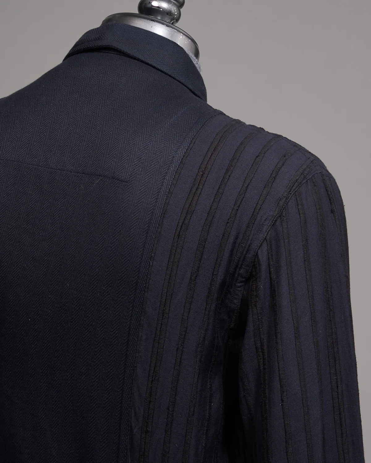 Damien 2.0 Handloom Cotton Shirt In Navy - Image 4