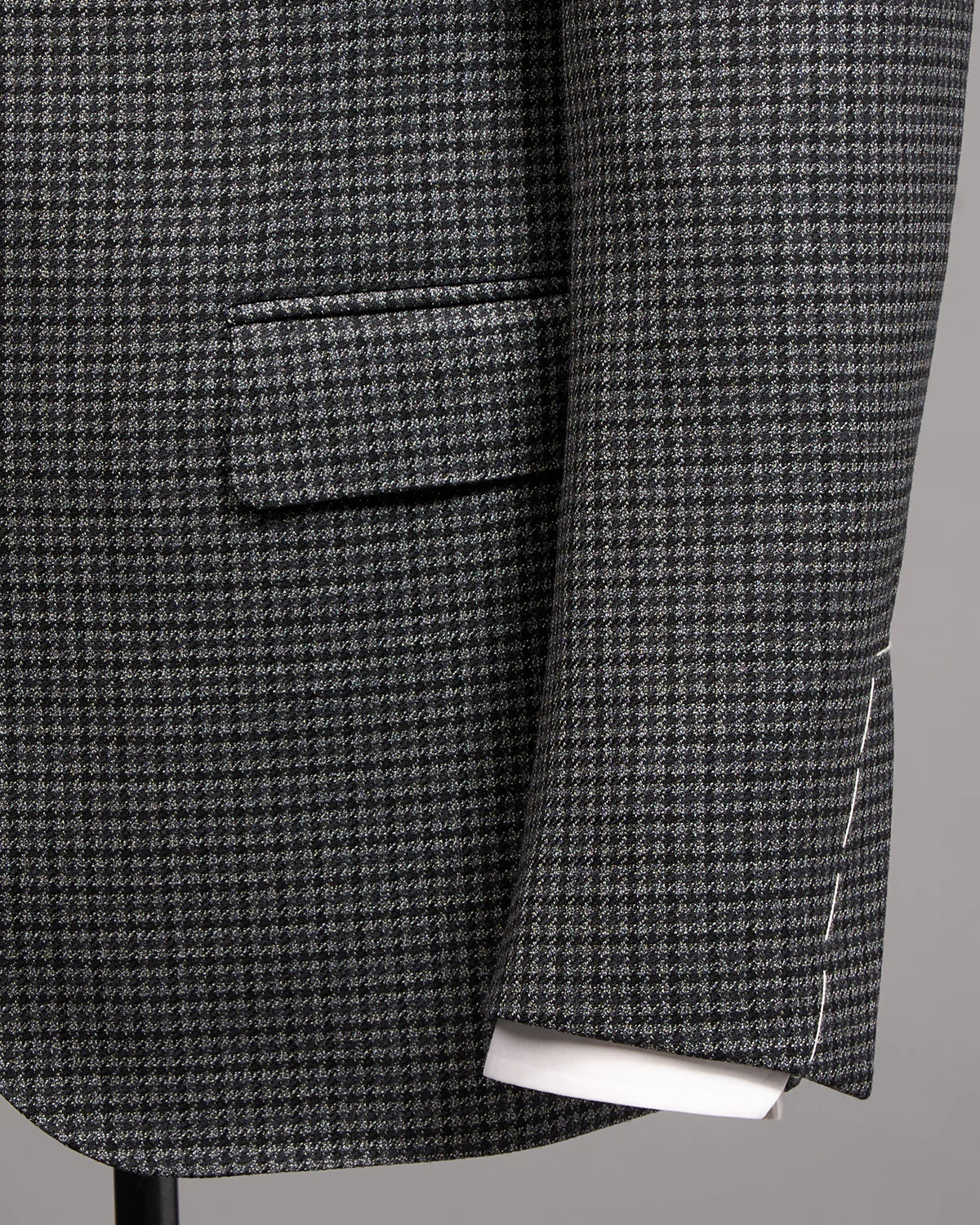Elegant Houndstooth 'Iconic' Fit Twisted Wool Suit - Image 5