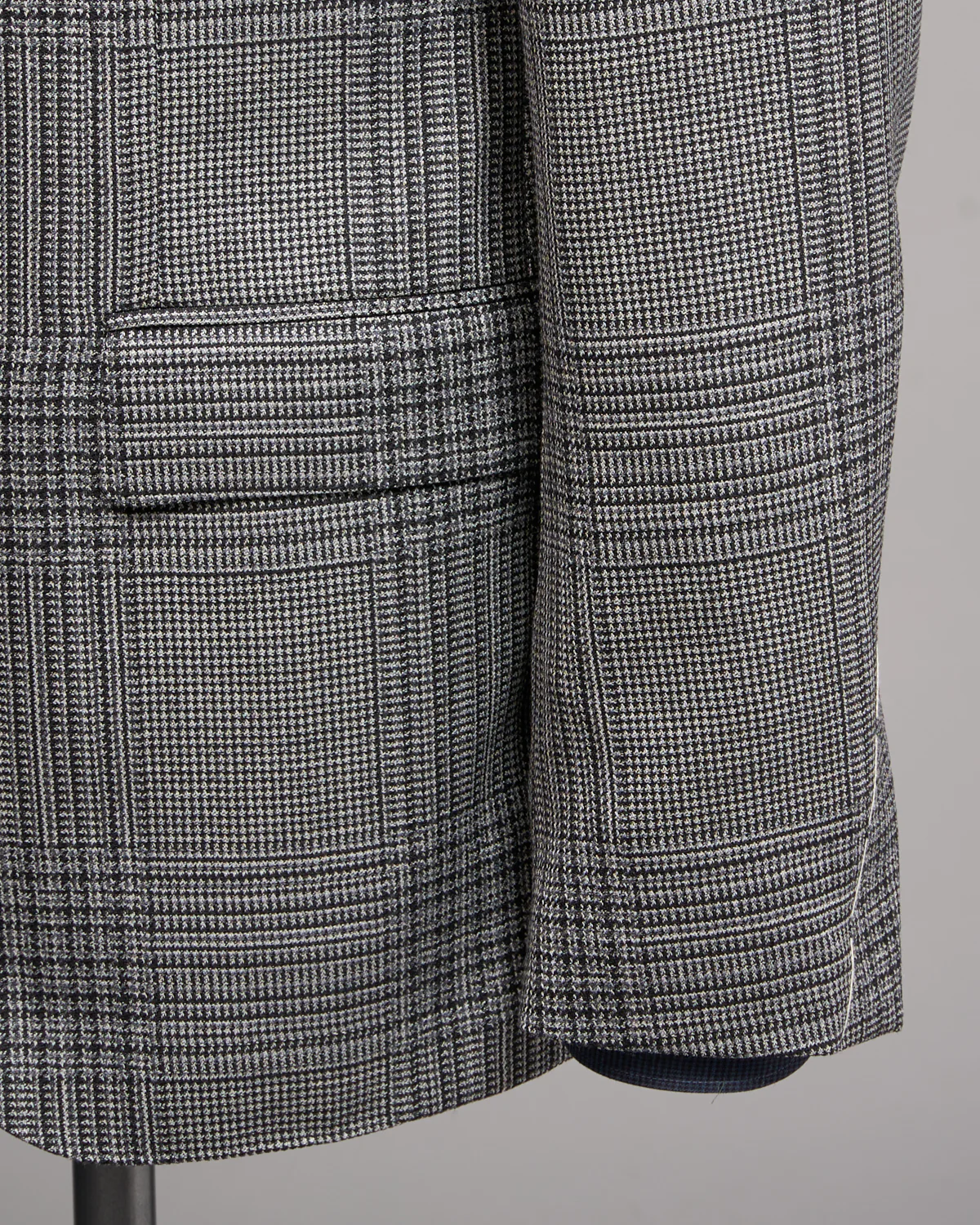 Peak Lapel Shifted Check 'Iconic' Fit Light Evening Jacket - Image 3