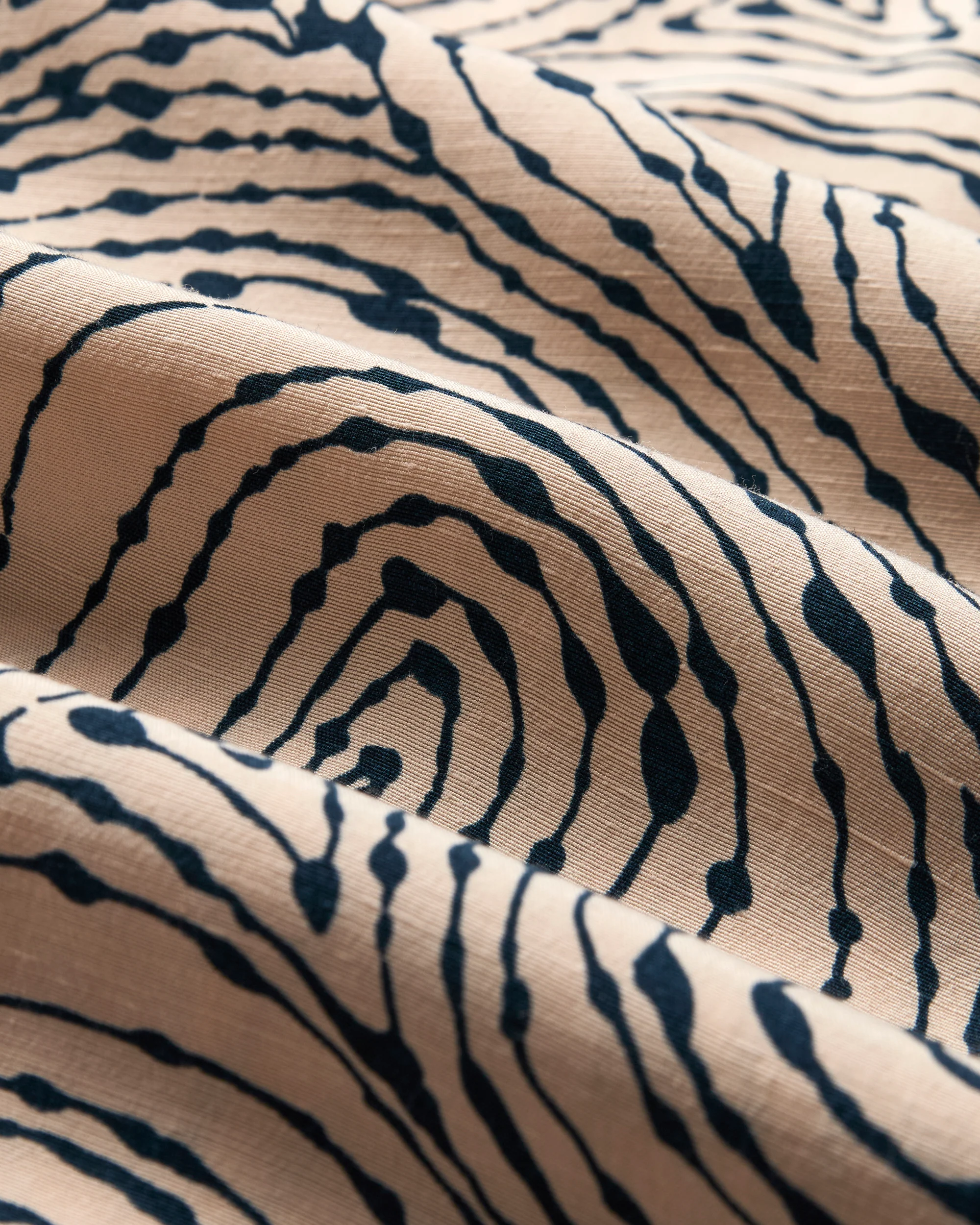 Cotton 'spiral' Inky Lines Camp Collar - Image 2