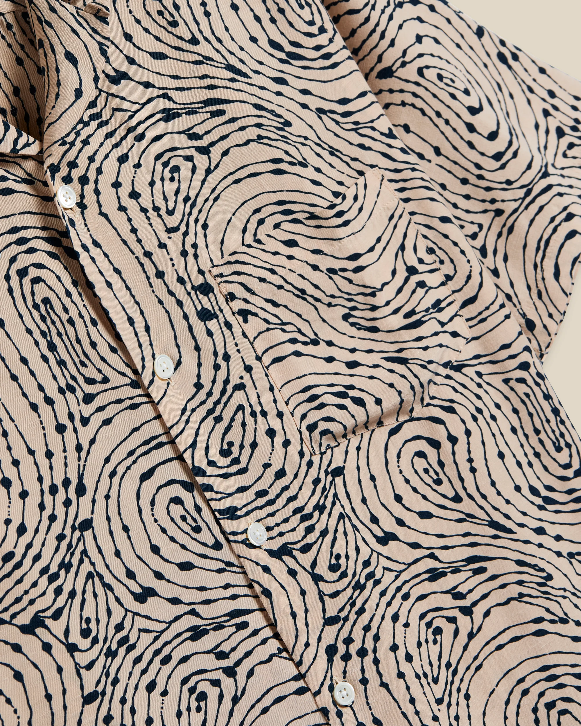 Cotton 'spiral' Inky Lines Camp Collar - Image 4